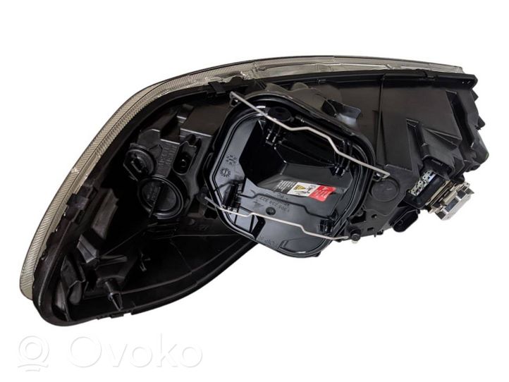 Volvo C70 Lampa przednia LE08A6183