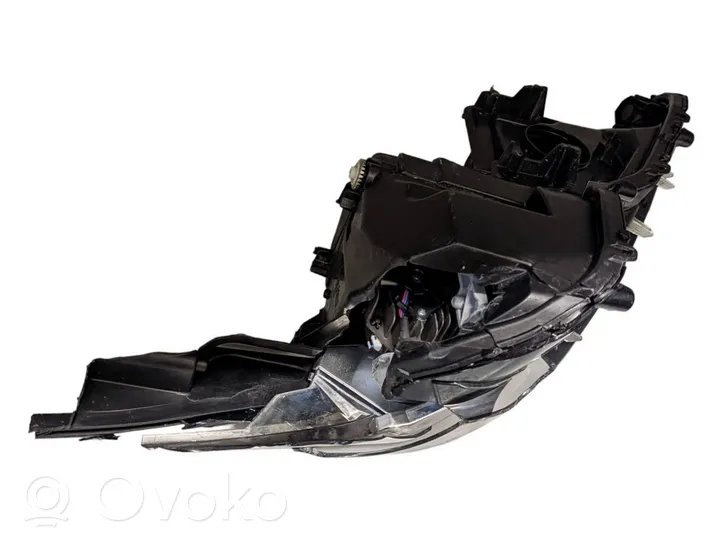 Toyota Camry Lampa przednia 8118533D71