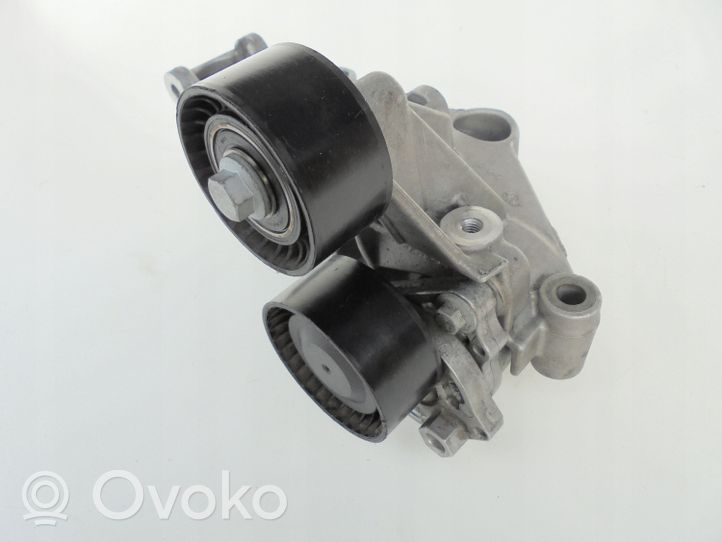 Nissan X-Trail T32 Soporte del alternador 117105124R