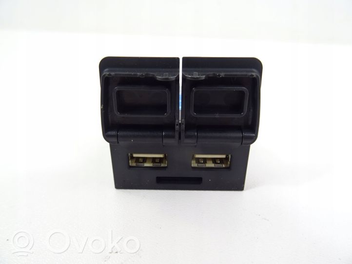 Lexus UX Connecteur/prise USB 8553276010