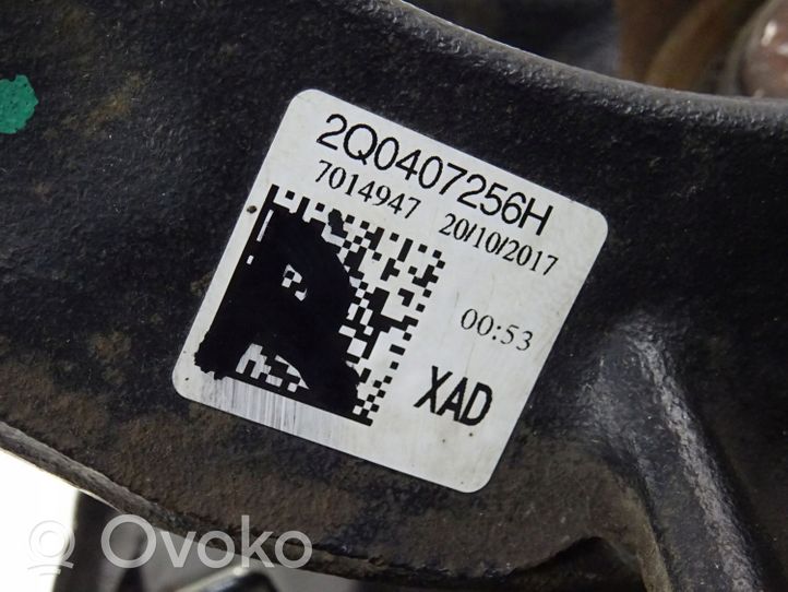 Volkswagen Polo VI AW Zwrotnica koła przedniego 2Q0256H