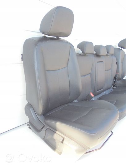 Nissan Pulsar Seat set 