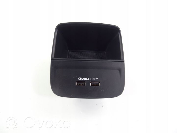 Audi A3 S3 8V USB-pistokeliitin 5Q0035726L