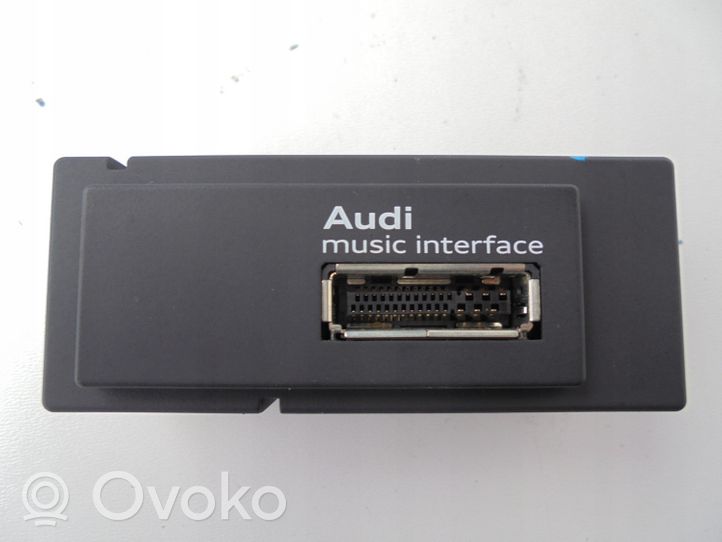 Audi A3 S3 8V USB jungtis 8V0035736