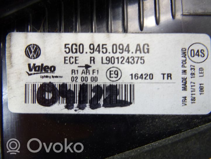 Volkswagen Golf VII Lampy tylnej klapy bagażnika 5G0945094AG