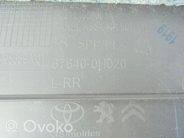 Toyota Aygo AB40 Garniture panneau de porte arrière 67640-0H020