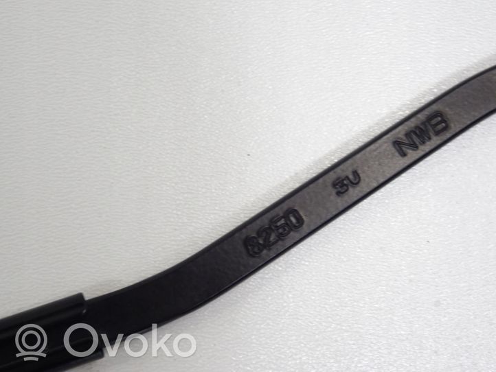 Mitsubishi Outlander Front wiper blade arm 