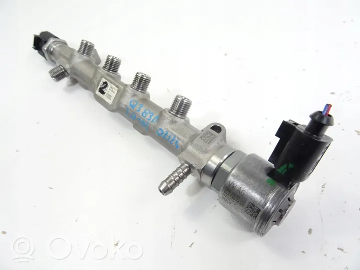 Audi Q3 F3 Listwa wtryskowa 05L089