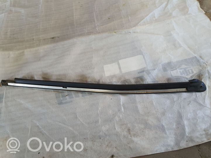 Mercedes-Benz GL X166 Garniture vitre latérale arrière A1666902280