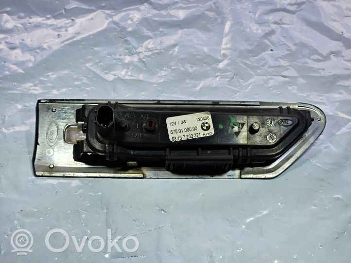 BMW 7 F01 F02 F03 F04 Etupuskurin suuntavilkku 63137203371