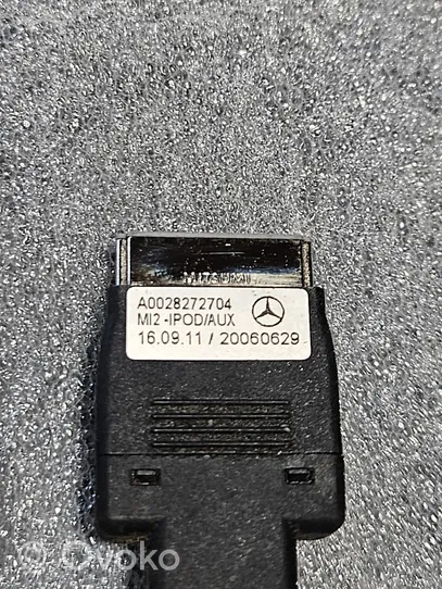 Mercedes-Benz GL X166 iPod-pistoke A0028272704