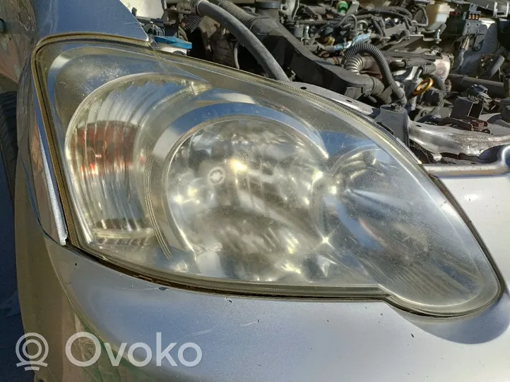 Toyota Corolla E120 E130 Lampa przednia 