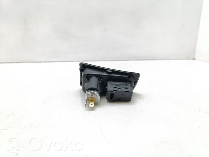 BMW 1 E81 E87 Connettore plug in AUX 9110410