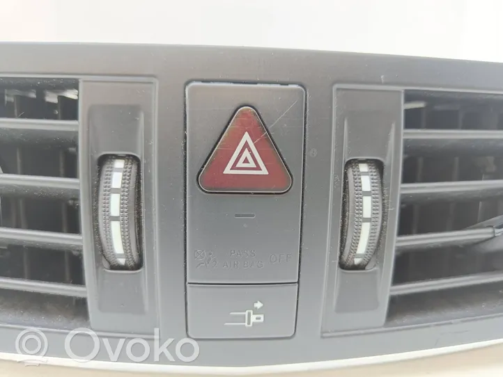 Mercedes-Benz E C207 W207 Centrālais gaisa ventilācijas režģis A2078300054