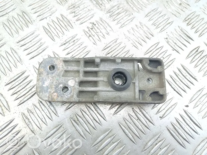 Opel Astra J Staffa di montaggio del radiatore 13300486