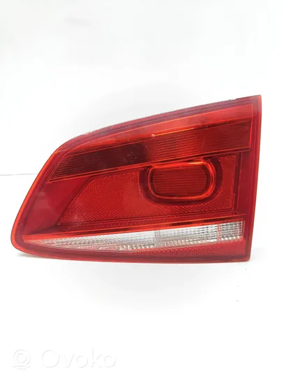 Volkswagen PASSAT B7 Lampy tylnej klapy bagażnika 3AF945094C