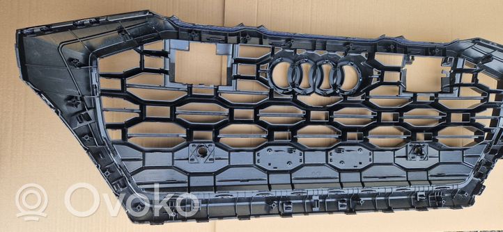 Audi RS Q8 Grille calandre supérieure de pare-chocs avant 4M8853651