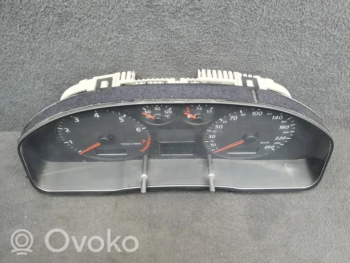 Audi A4 S4 B5 8D Compteur de vitesse tableau de bord 8D0920900K