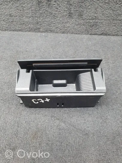 Audi A6 S6 C7 4G Takaoven tuhkakuppi 4G8857405