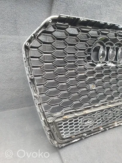 Audi RS6 C7 Grotelės priekinės 4G0853653N