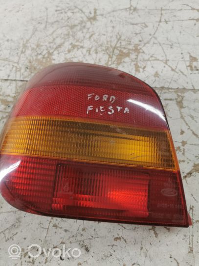 Ford Fiesta Lampa tylna 