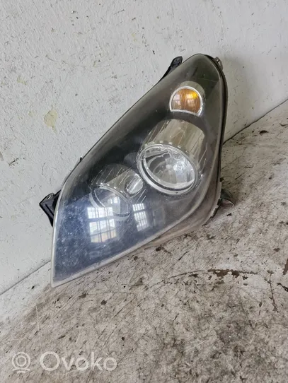 Opel Astra H Lampa przednia 