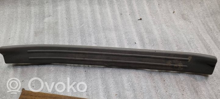 KIA Carnival Copertura del rivestimento del sottoporta anteriore A047816