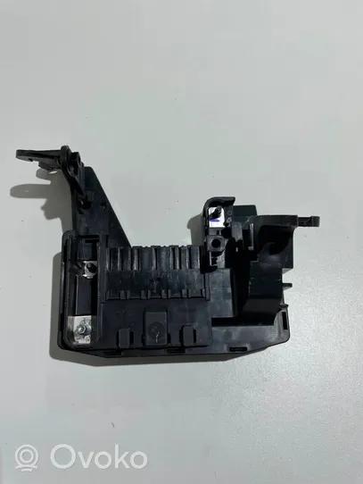 Mercedes-Benz GL X166 Module de fusibles A1665402950