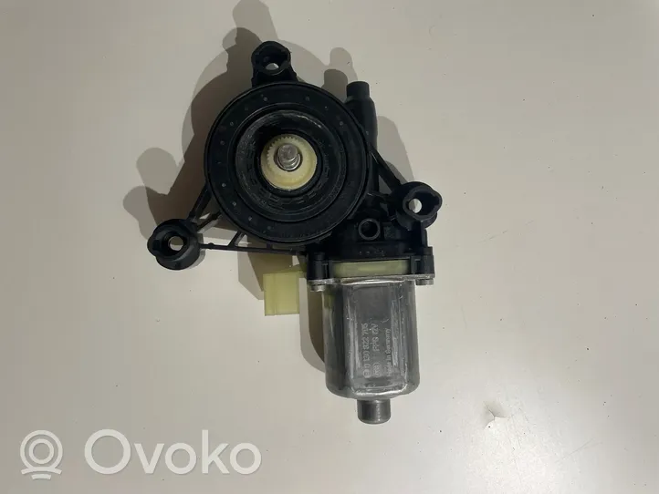 Audi A5 Silniczek podnośnika szyby drzwi przednich 8W0959801