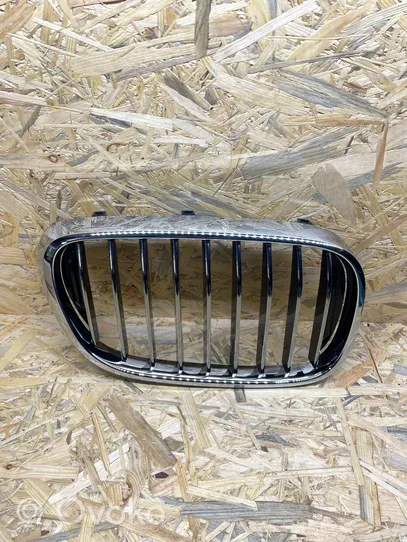 BMW 7 G11 G12 Grille calandre supérieure de pare-chocs avant 51138065540