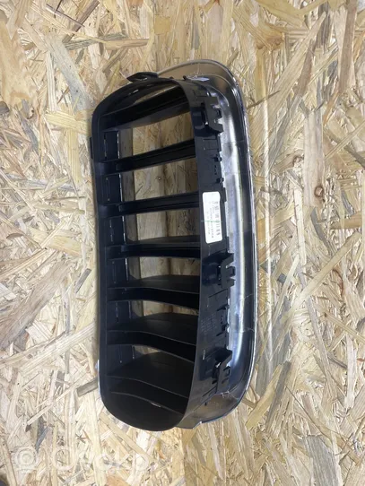 BMW X5 F15 Maskownica / Grill / Atrapa górna chłodnicy 7316075