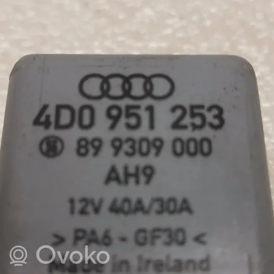 Audi A8 S8 D2 4D Autres relais 4D0951253