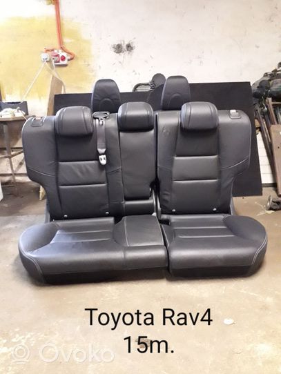 Toyota RAV 4 (XA40) Sėdynių komplektas 