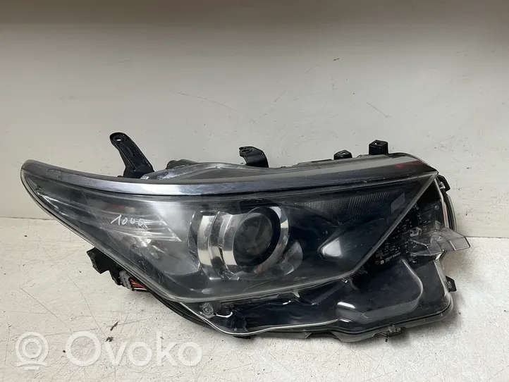 Toyota Auris E180 Faro/fanale 8111002K30