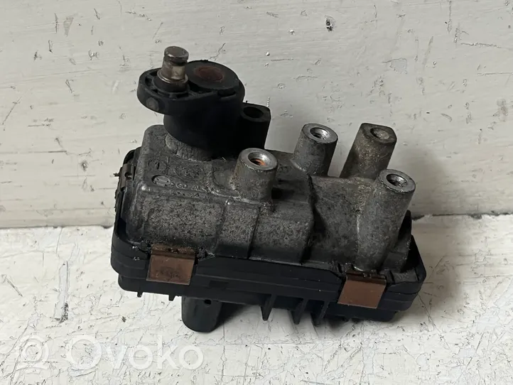 BMW 7 F01 F02 F03 F04 Turbinos elektrinis valdymo aktuatorius 7978630013