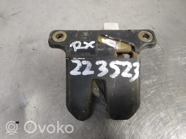 Audi A4 S4 B5 8D Blocco chiusura del portellone 8D5827505