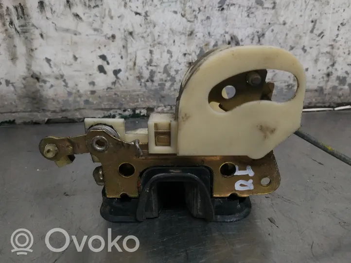 Opel Combo B Front door lock 90452373