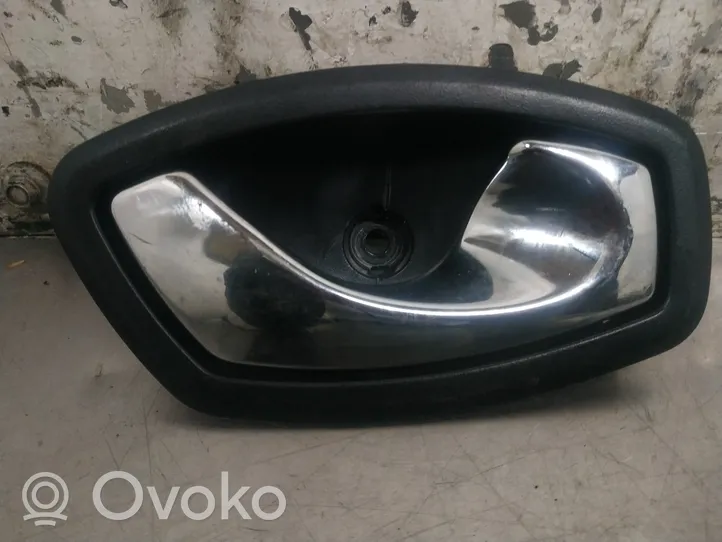 Renault Clio IV Klamka wewnętrzna drzwi tylnych 826720001R