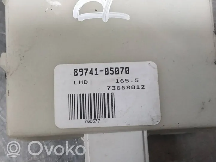 Toyota Avensis T270 Oven keskuslukituksen ohjausyksikön moduuli 8974105070