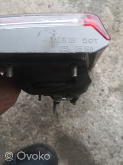 Toyota Camry Luci posteriori del portellone del bagagliaio 06198