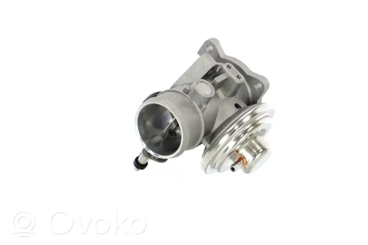 Volkswagen PASSAT B5 EGR valve cooler 038131501AQ