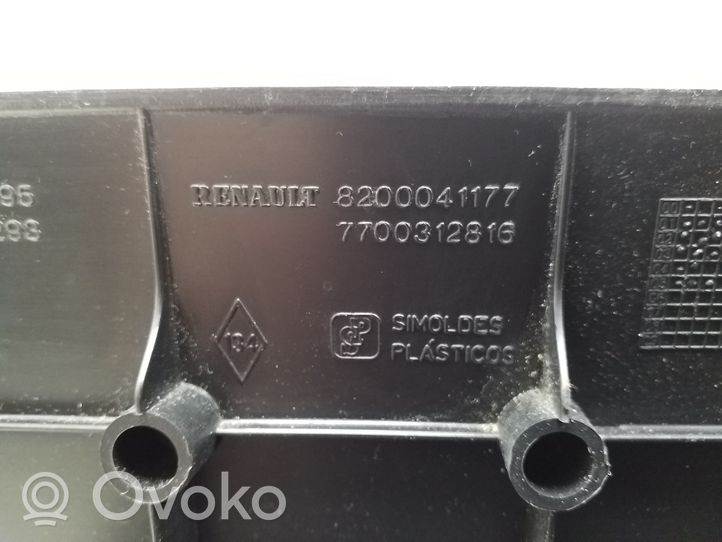 Nissan Primastar Listwa progowa przednia 8200041177