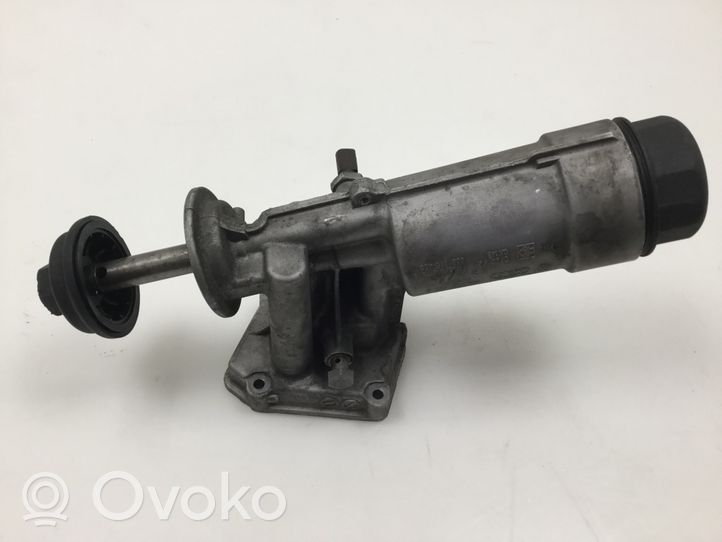 Audi A4 S4 B7 8E 8H Supporto di montaggio del filtro dell’olio 038115389D