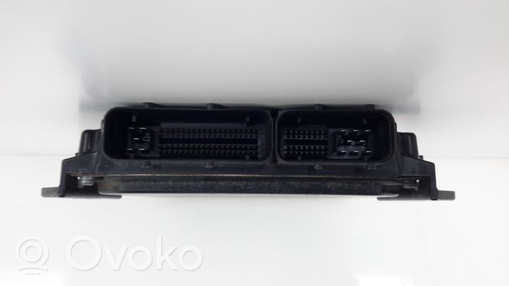 Nissan Navara Variklio valdymo blokas 23710EC07B