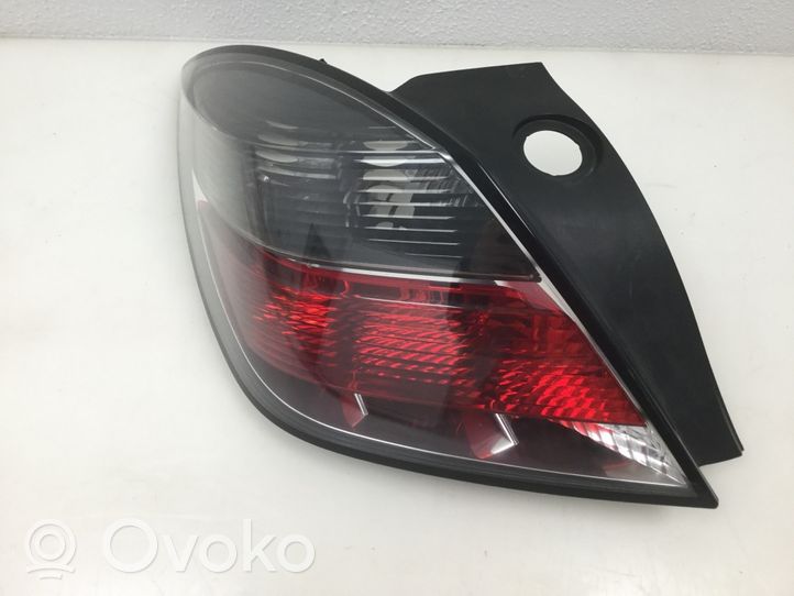 Opel Astra H Lampa tylna 24451832