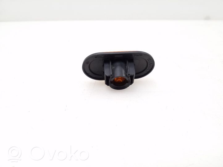 Opel Vivaro Front fender indicator light 