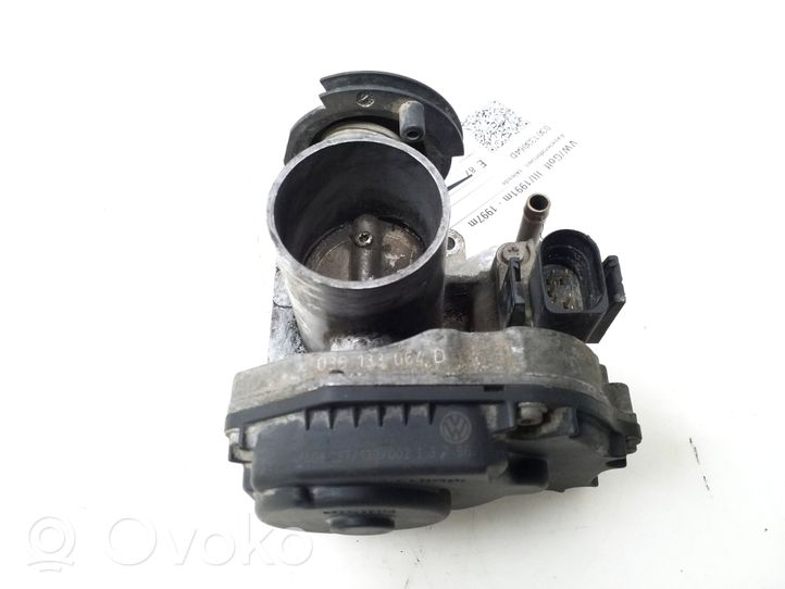 Volkswagen Golf III Throttle valve 030133064D