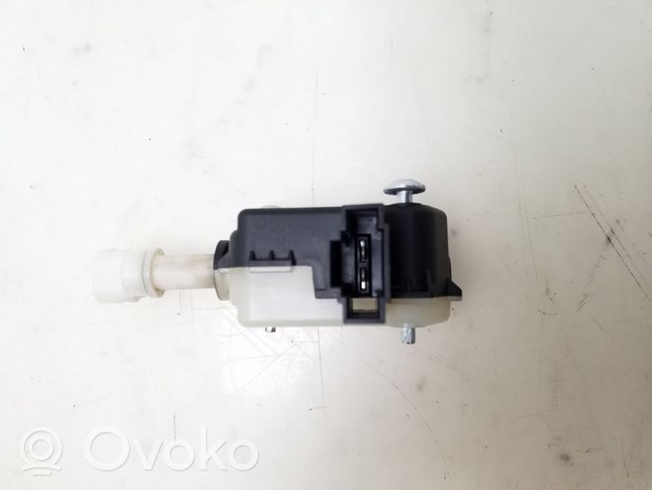 Volkswagen Golf V Serratura del tappo del serbatoio del carburante 5M0810773