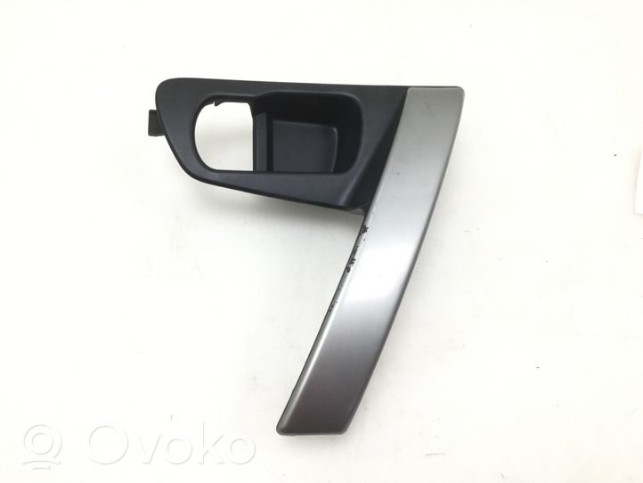 Nissan Qashqai Obudowa klamki wewnętrznej drzwi przednich 80951JD000