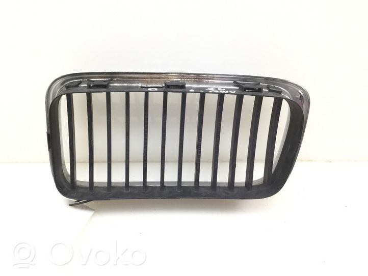 BMW 7 E38 Grille de calandre avant 8125812